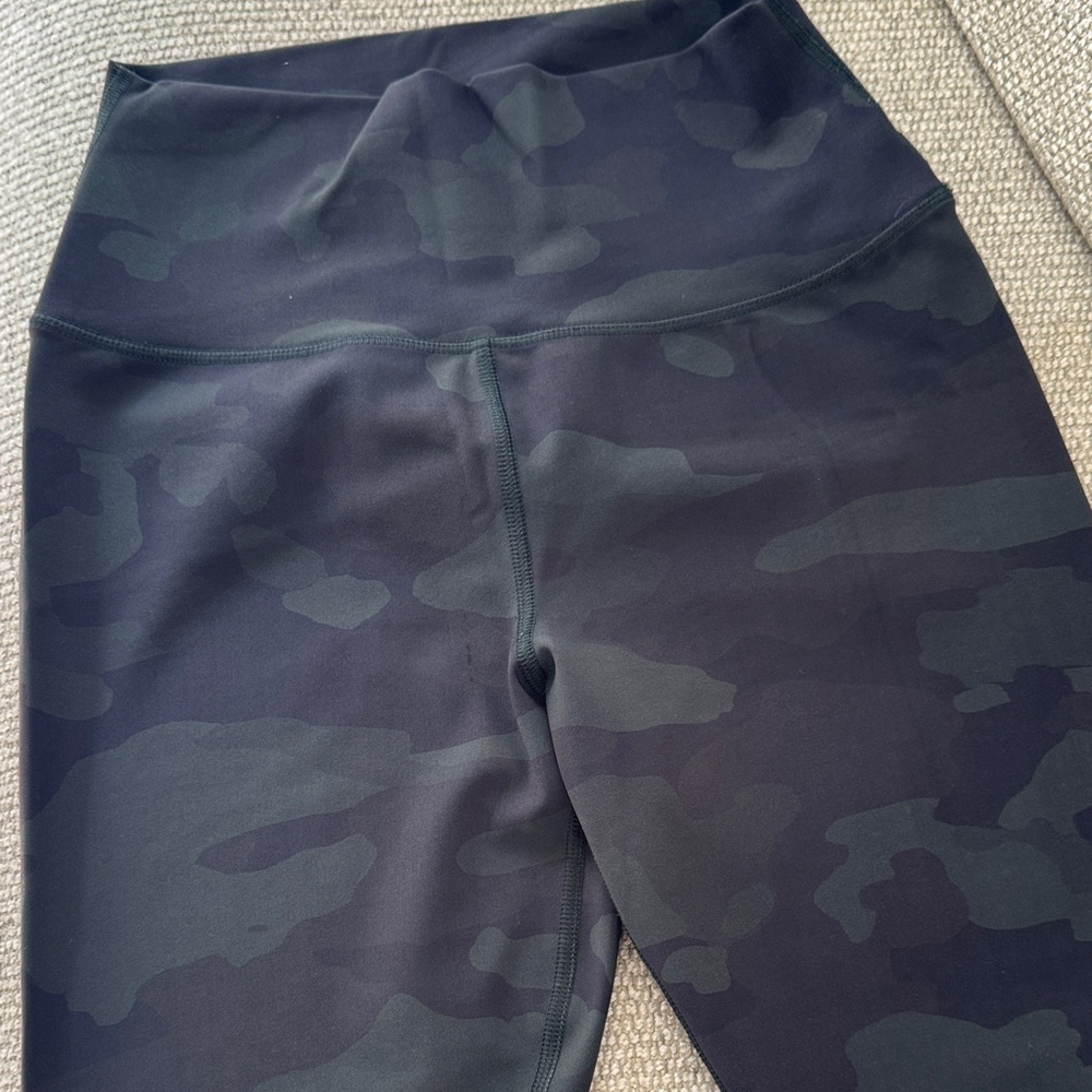 ALO Yoga Black Camo Leggings